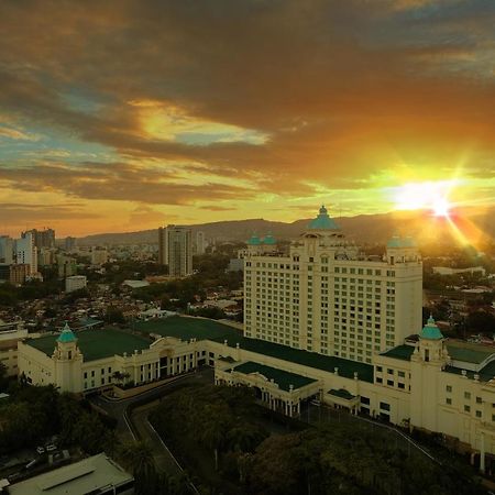 Waterfront Cebu City Hotel & Casino Exterior foto